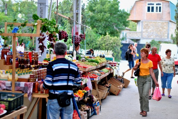 Продовольственный рынок в Коктебеле